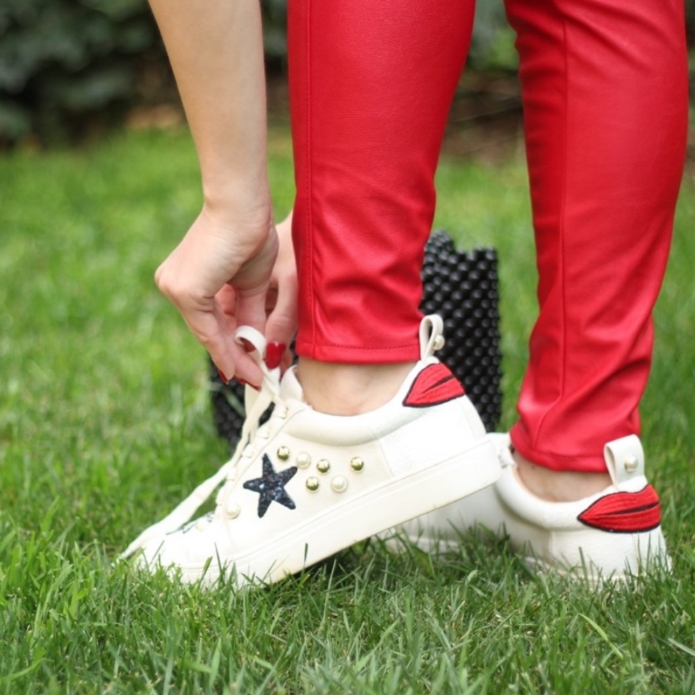 Steve Madden white sneakers - pearls, stars & lips 👄